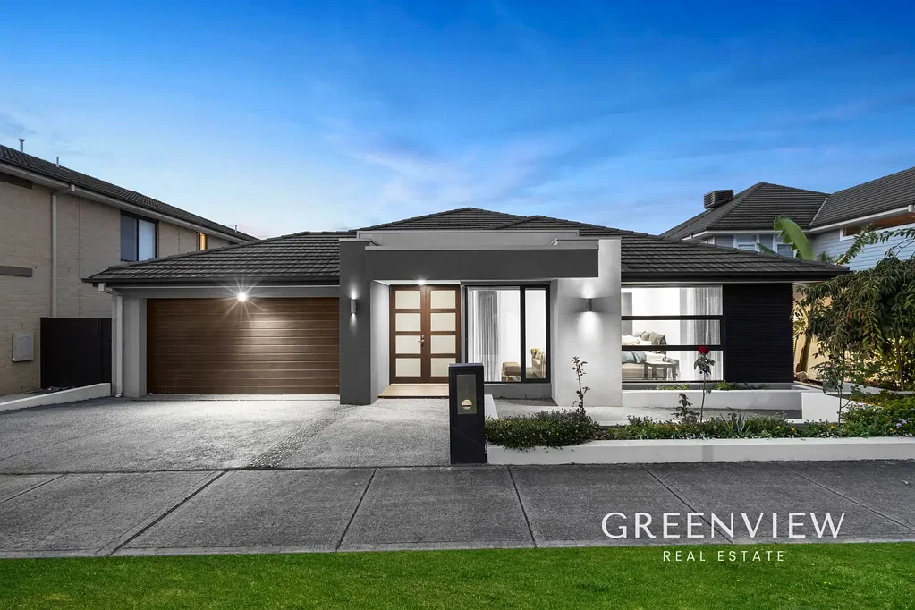 33 Rossiter Retreat, Cranbourne North, VIC 3977