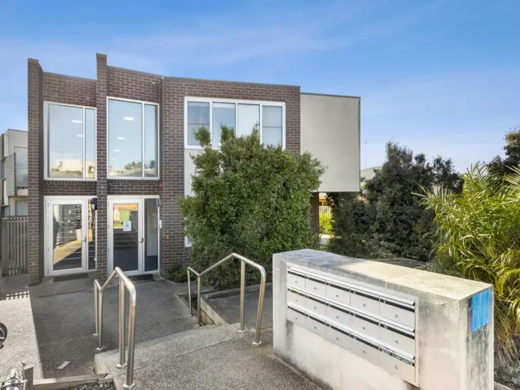 6/4 Ficinia Mews, Highton, VIC 3216