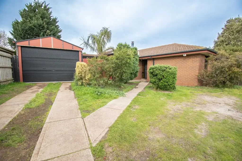 Spacious Family Home with Huge Garage & Unbeatable Location!