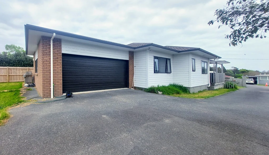 4 bedroom 2 bathrooms living in the life style area of Huapai