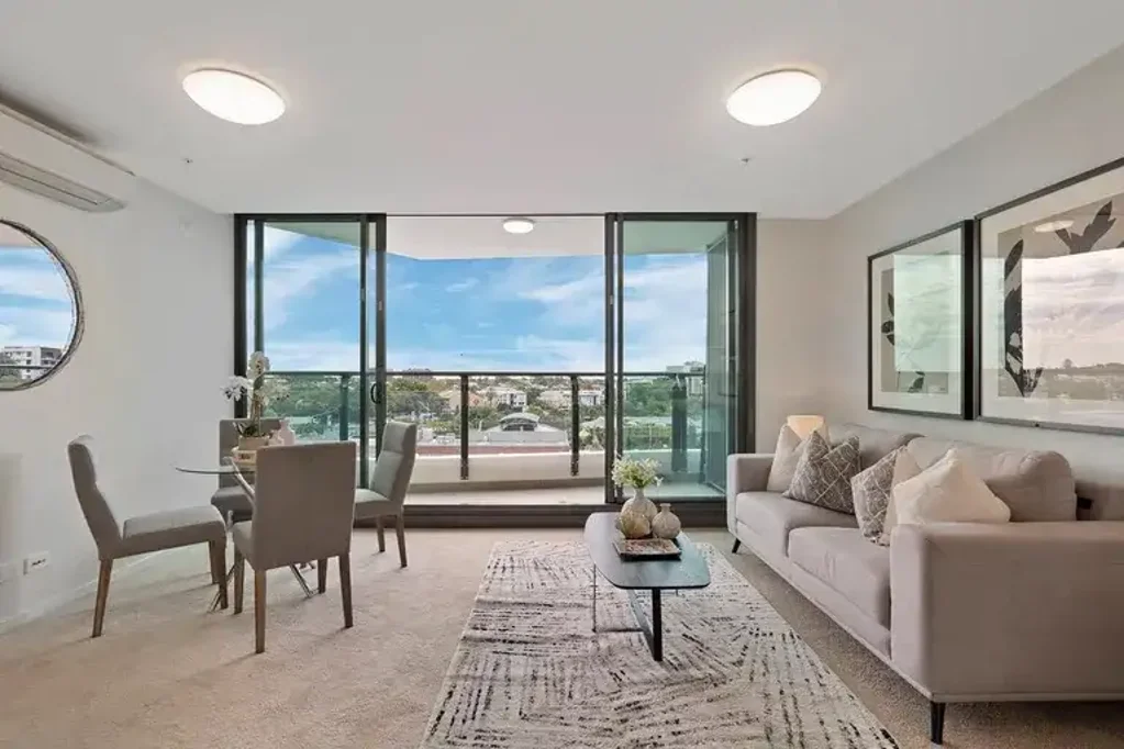 Hamilton 1 Bedroom Neighbourhood chatter: Lifestyle, Location & Portside Convenience