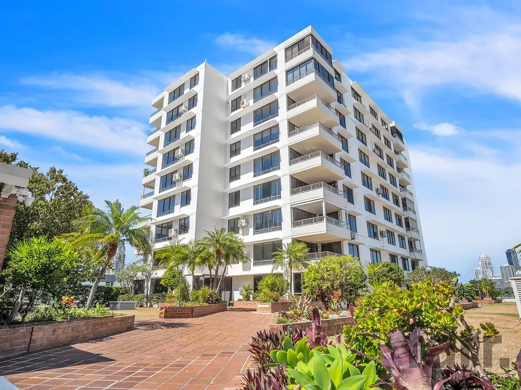 77 Brighton Parade, Southport, QLD 4215