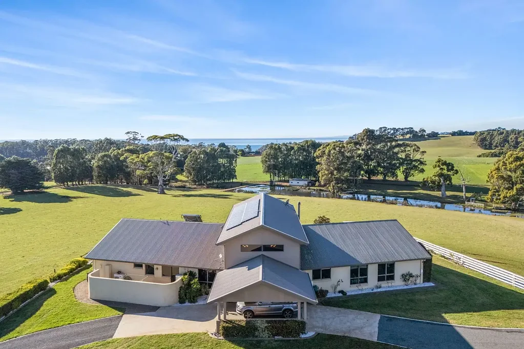 Howth 3房  Architecturally Unique Coastal Retreat on 40+ Acres