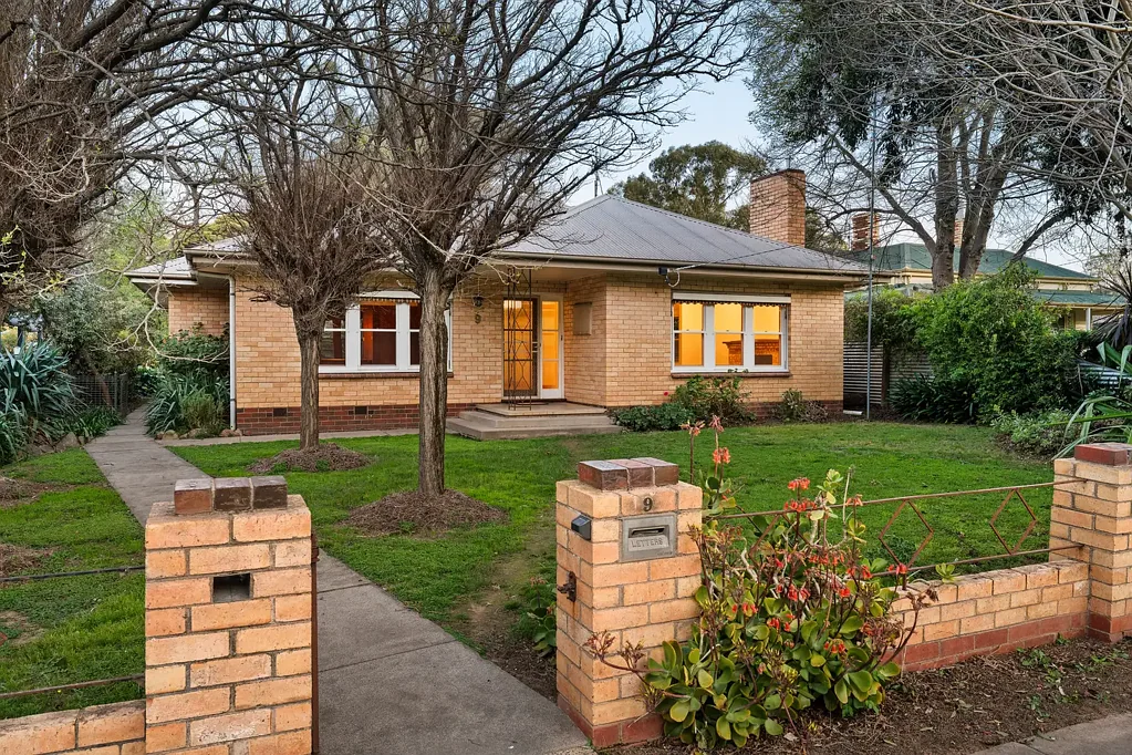 Euroa 4ห้องนอน Spacious Mid-Century Brick Home in Prime Euroa Location