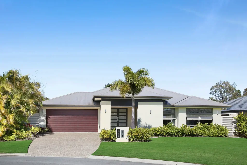 Coombabah 4房  Stylish Resort-Style Living - Luxury, Comfort & Privacy In Runaway Lagoons