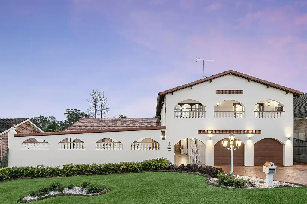 Castle Hill 6ਬੈੱਡਰੂਮ Custom-Built Double Brick Executive Residence in a Prestigious Street