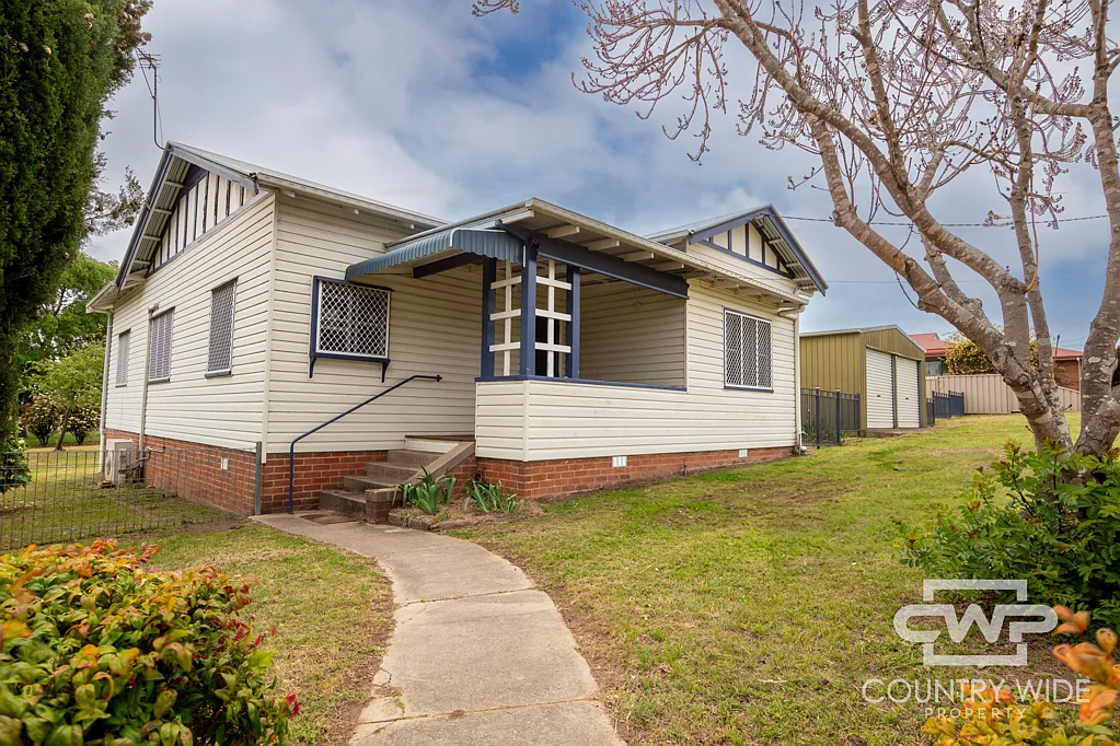 211 Logan Street, Tenterfield, NSW 2372