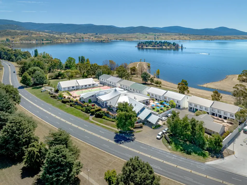 Jindabyne 1कमरा Waterfront Studio Apartment