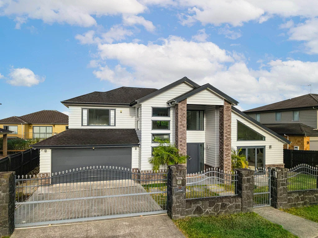 Pinehill 5 Bedroom Spacious Family Living- Walk to Rangitoto College