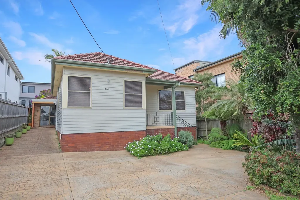 Hurstville 4침실 Ideal Family Home with Future Potential on 520sqm Block