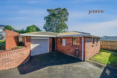 Upper Burnie 2chambre A location that adds minutes to your day!