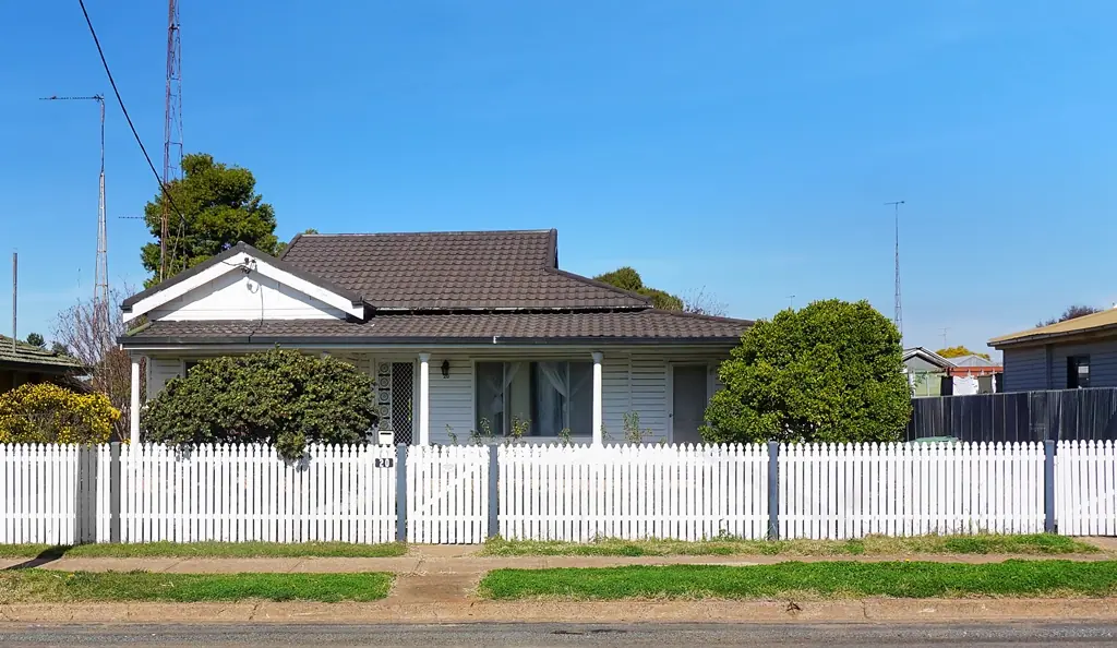 West Wyalong 4બેડરૂમ Easy Living Home in Great Spot or Investment Property