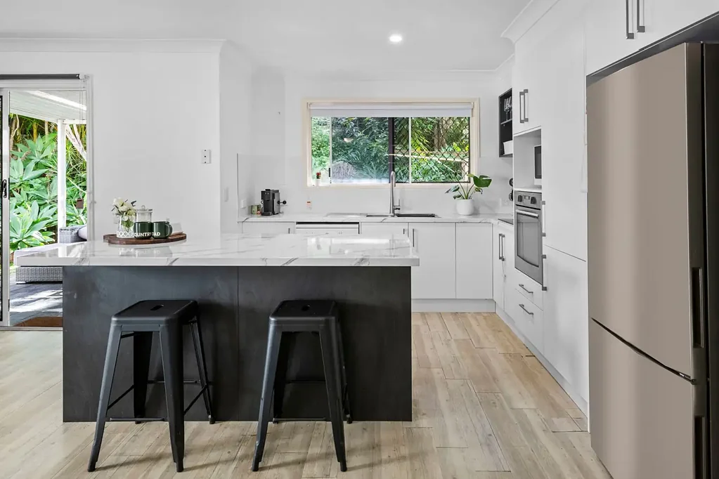 Robina 3Kwarto End Townhouse with Wrap-Around Backyard in the Heart of Robina