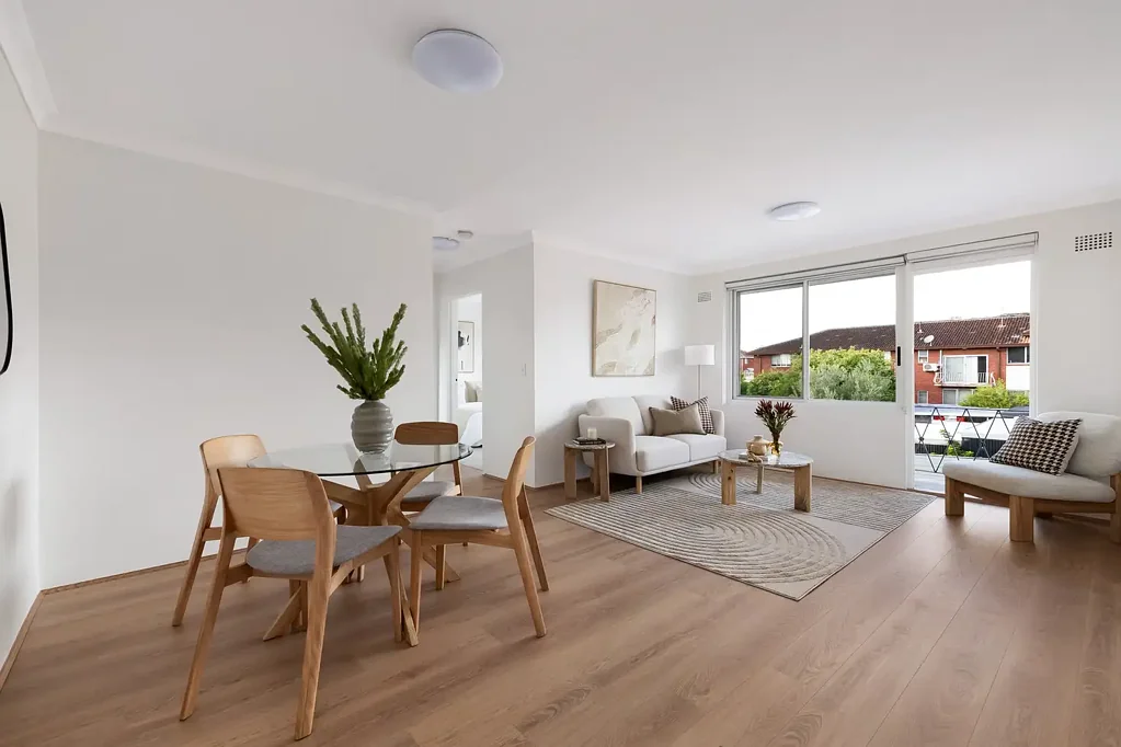 Lakemba 2房 全新装修 顶层公寓 72.5平米 新地板新厨房 邻近Parry Park 交通便利 Beautifully updated apartment in boutique block