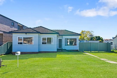 Merrylands 3房 宽敞地块606.9㎡ 18.29米临街面 完善交通配套 精美三居室住宅 独立车库工具房 DEVELOPMENT POTENTIAL - OPEN TO VIEW SAT 16/05/2026 @ 3-3.30PM