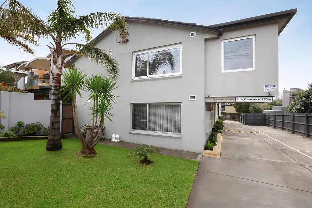 Mentone 1 Slaapkamer Bright Beachside Base or Investment