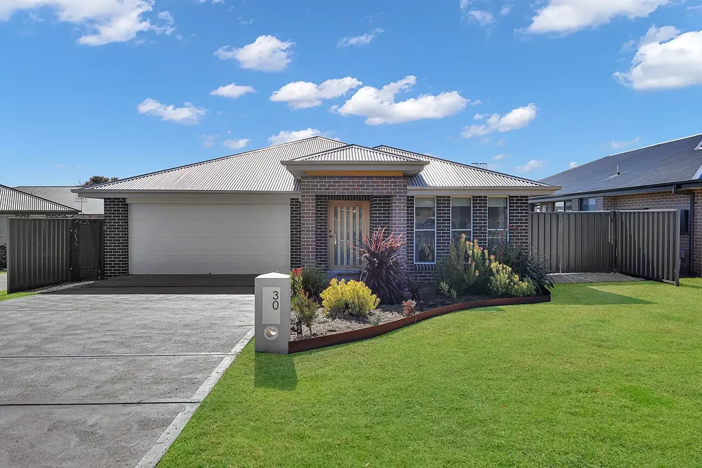Mudgee 4部屋 Modern Family Living – Style, Space & Comfort