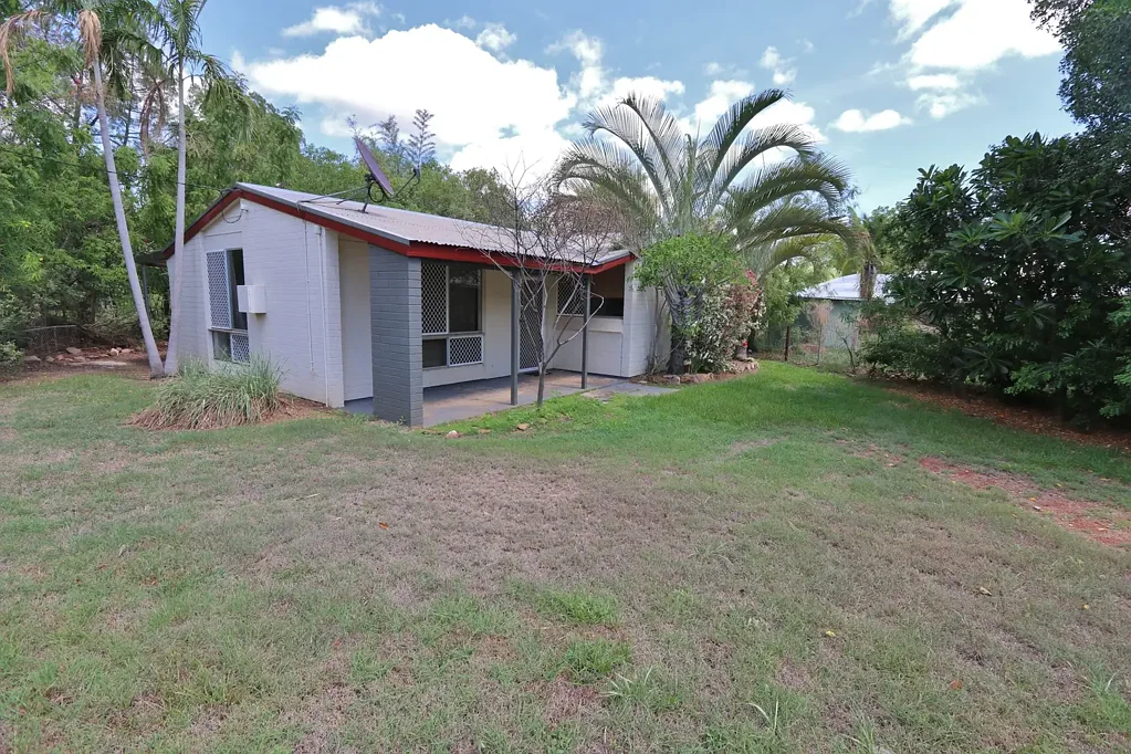 Pine Creek 3 Slaapkamer ** PRICE DROP **  - PINE CREEK GEM. Solid and very well maintained comfortable brick home.