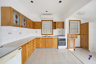 211 Juno Parade, Greenacre, NSW 2190, 3 રૂમ, 2 બાથરૂમ, House