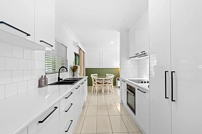 Edmonton 3Kwarto Renovated Family Living with Side Access