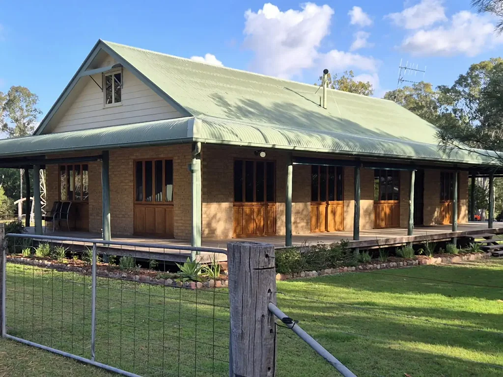 Tinana South 3Kwarto Welcome to "Rivergums"; A rare riverside retreat with endless potential.