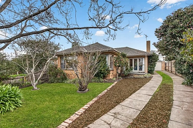 Mitcham 4 Slaapkamer A Charming Mitcham Opportunity with Space, Comfort & Potential