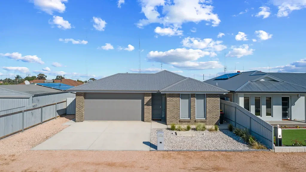 Wallaroo 3房  Brand New 1-Year-Old Brick Veneer Home