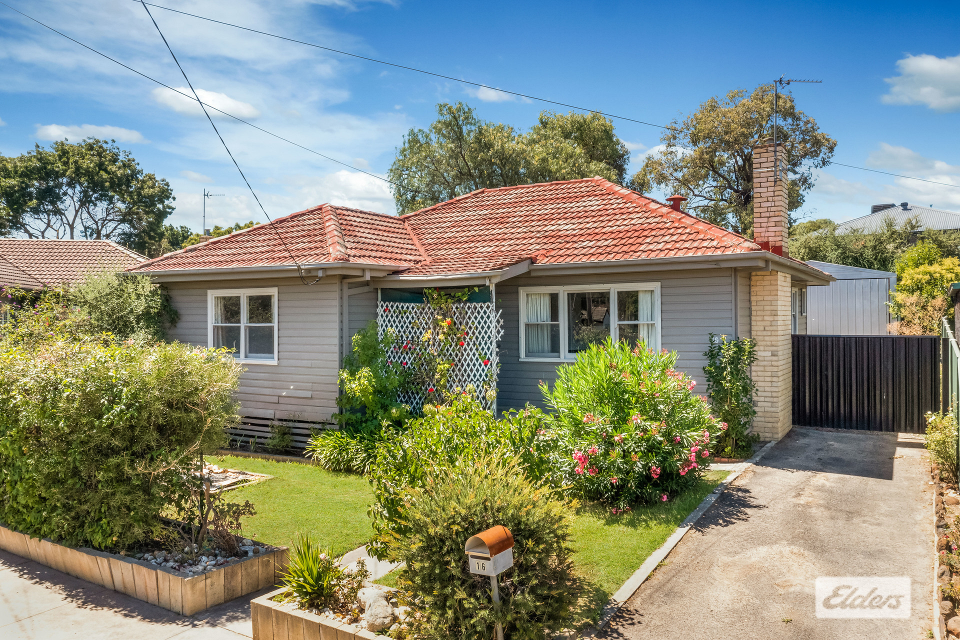 16 MONTGOMERY CR, WHITE HILLS VIC 3550, 0 chambres, 0 salles de bain, House