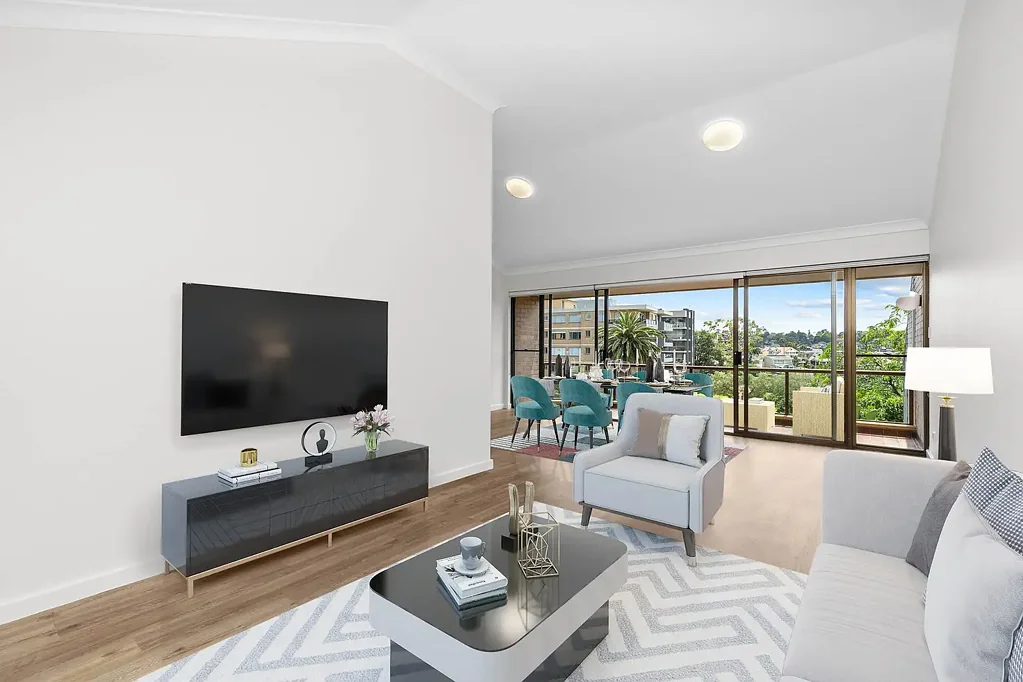 Spacious 2 bedroom apartment enjoying district and water views