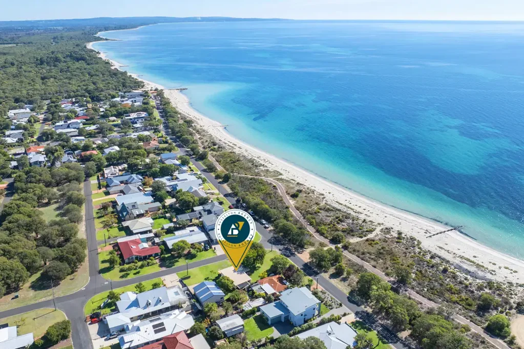 Abbey 3房  Beachside Living Starts Here – Rare Corner Block!