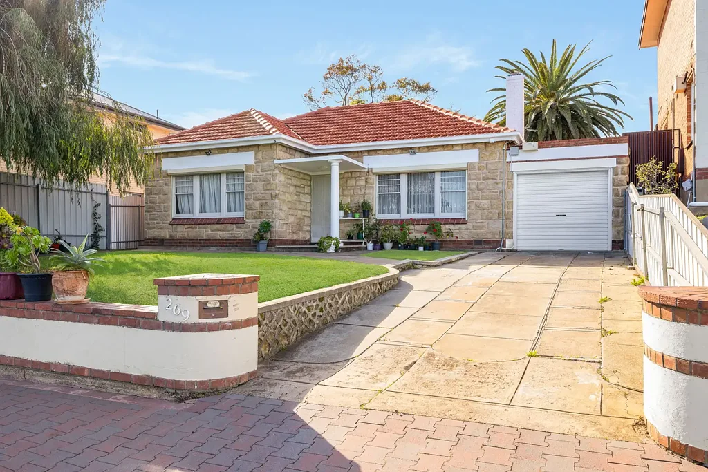 Prospect 4 Bedroom Classic Prospect Home Upgraded For Modern Enjoyment!