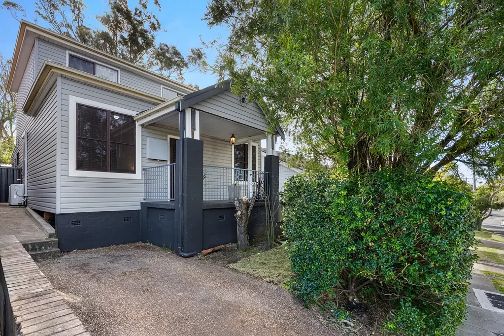 North Lambton 3ਬੈੱਡਰੂਮ A Rewarding Portfolio Addition in a Sought After Locale
