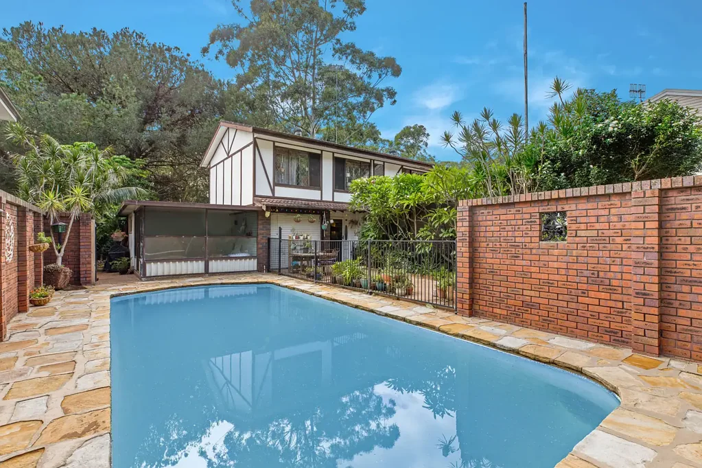 Umina Beach 5房  Spacious Family Living Backing onto Peaceful Reserve.