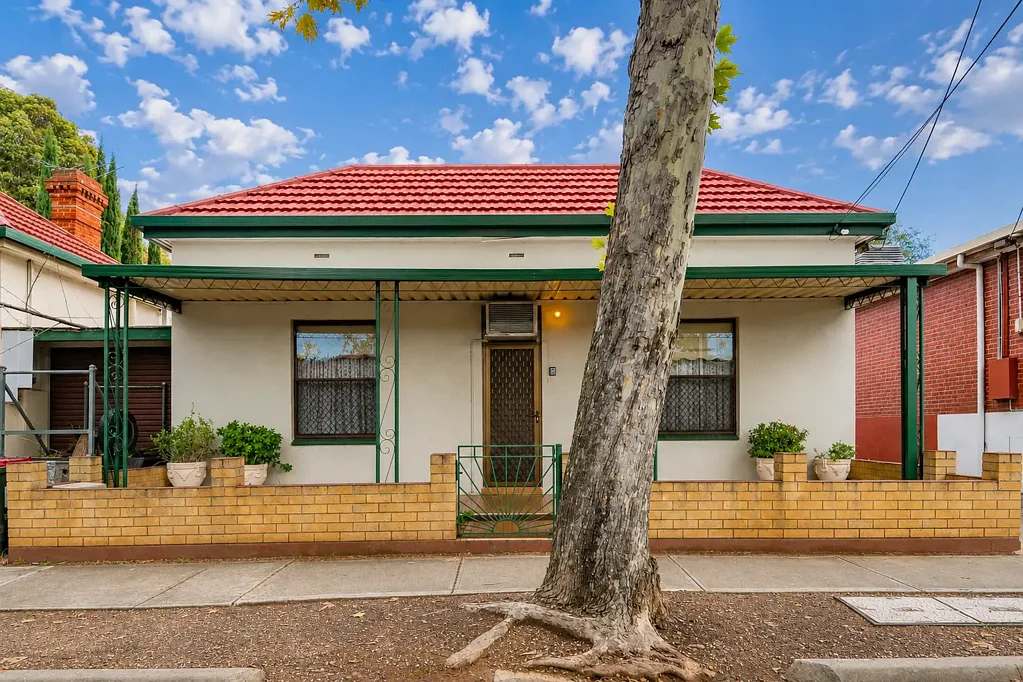 Torrensville 2房  Villa on a substantial allotment with loads of potential