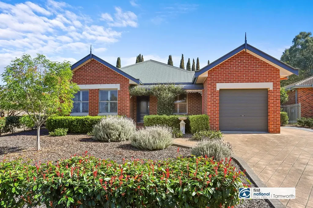 Three bedroom, open living in East