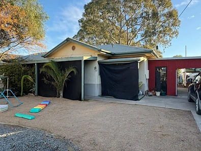 Port Pirie 3 Slaapkamer Three-Bedroom Maisonette with Sleepout – Investment or First Home Opportunity