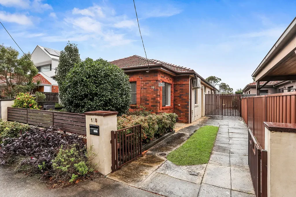 Charming Semi with Generous Layout and Entertainer’s Courtyard