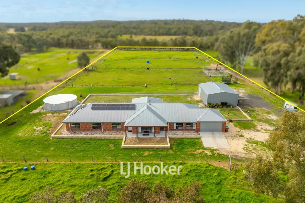Boyanup Modern Family Living Meets Country Charm
