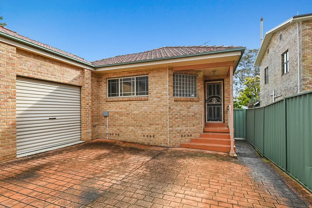 Walking distance to all Amenities.