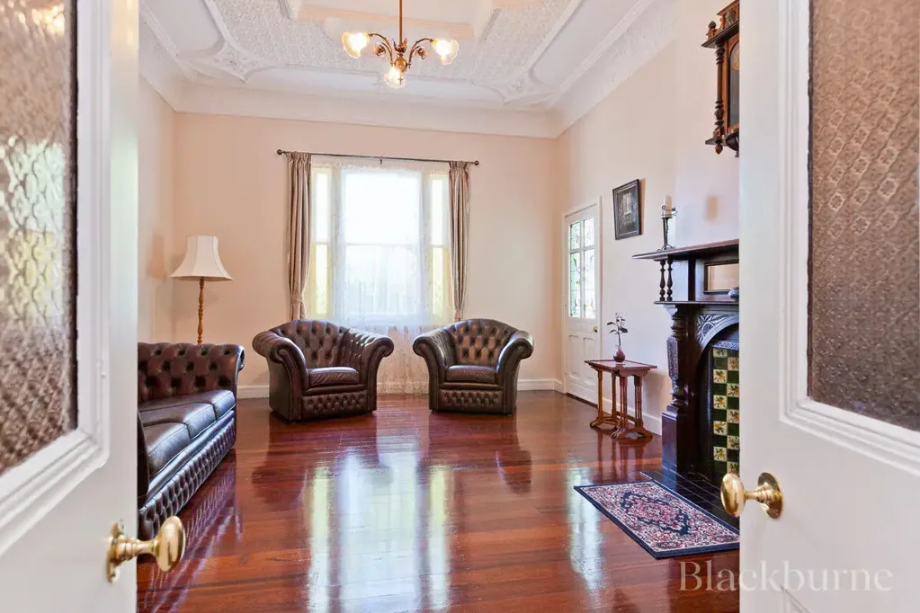 PRIME LOCATION | WELCOME TO 60 ST LEONARDS AVENUE