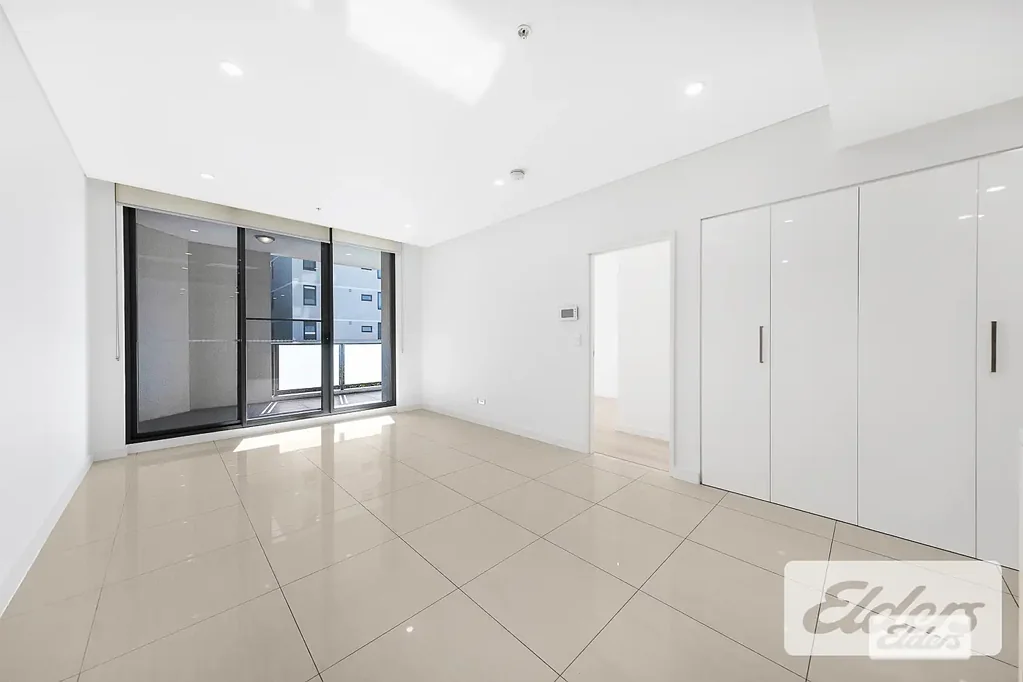Homebush 2房 地标Garden Central 2卧1书房 宽敞木地板 开放式起居 自然采光 高级燃气厨房 石材台面 时尚阳台 宽敞卧室 多功能房 度假村设施 游泳池健身房 近火车站商圈 Huge Sized Two Bedroom Plus Multi Purpose Room
