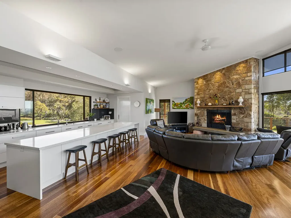 Marraweeney 'Marramarleh' - Beautiful 120 Acres -  Stunning Residence - Views - Shedding- Reliable Water - Stone Features
