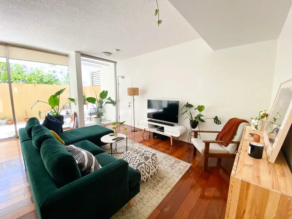 Recently refurbished 2-Bedroom Apartment in the Heart of Teneriffe-  AVAILABLE NOW- 1 week free rent
