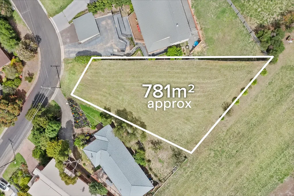 16 Oakbank Avenue, Highton, VIC 3216