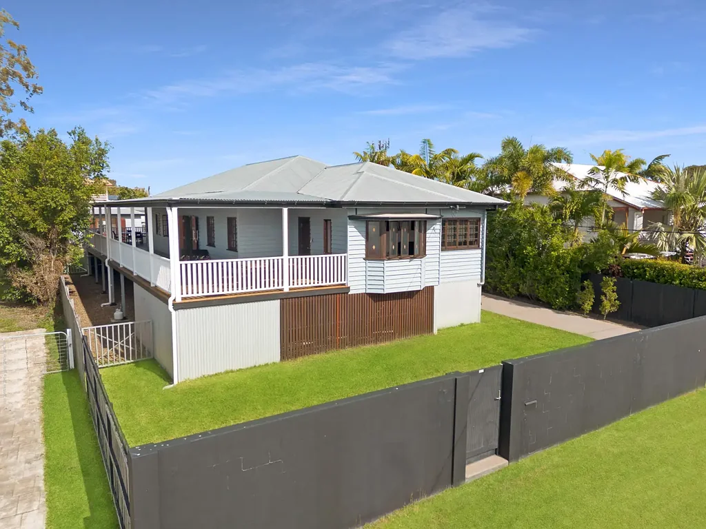 Urangan 4房  Elevated Coastal Living in Sought-After Urangan
