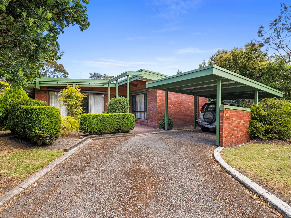 Inverloch 2Phòng ngủ Solid Brick Home on an Expansive 1,189sqm Block