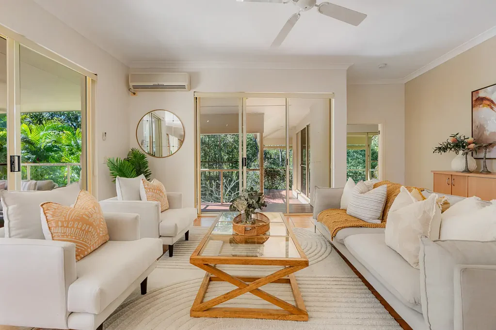 Elanora 4ਬੈੱਡਰੂਮ Elevated, Architecturally Designed Family Home in a Tightly Held Pocket