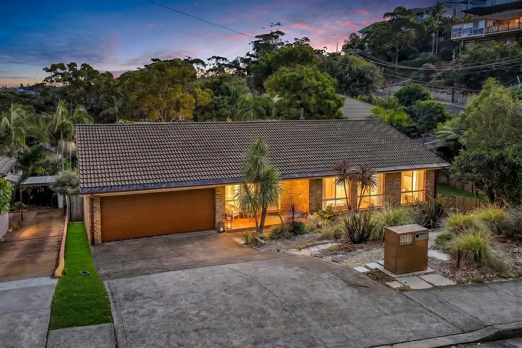 Copacabana 3房  Superb Family Home with Expansive Yard