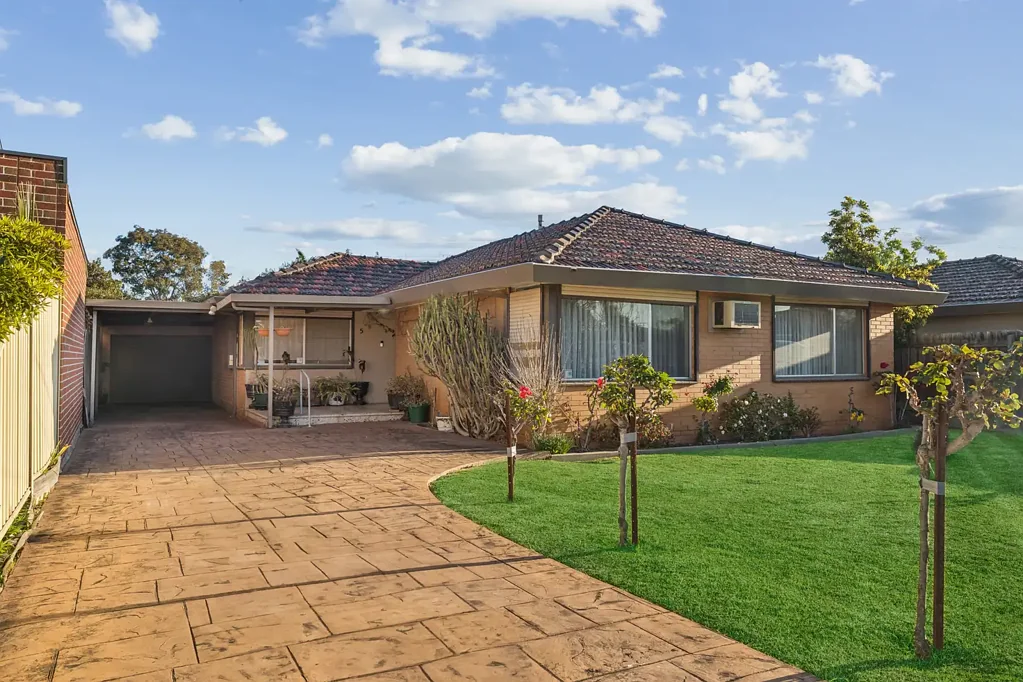 Spacious 3-Bedroom Home in Prime Keilor East Location
