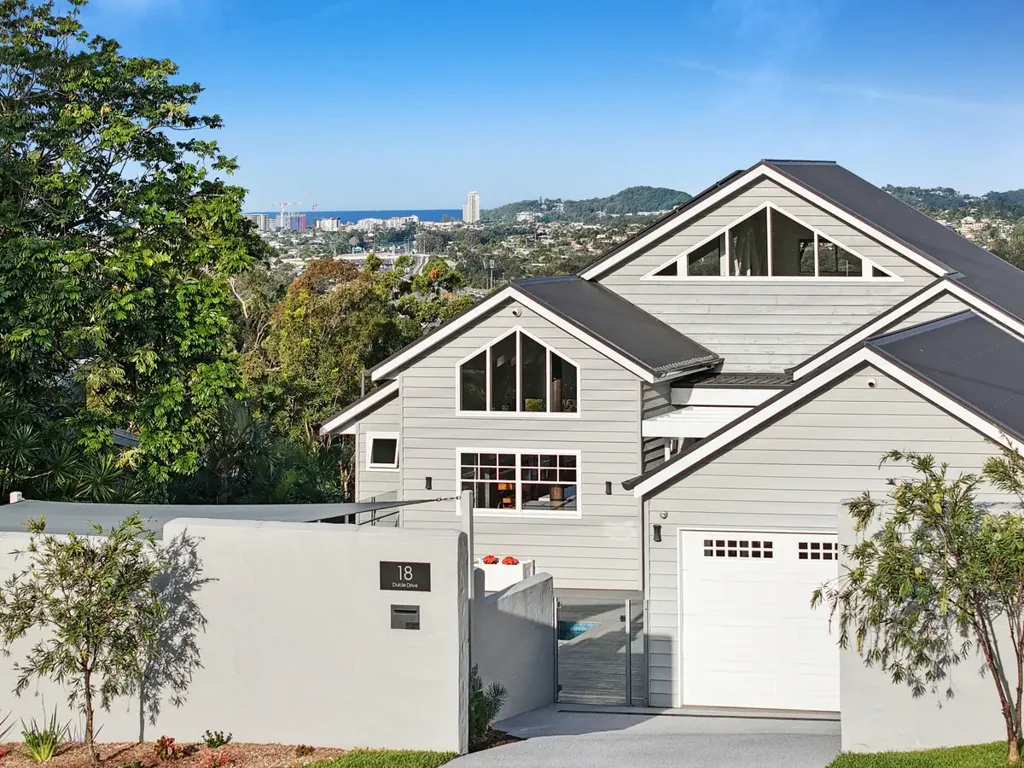 Burleigh Heads 4房  Timeless Character, Exceptional Renovation, Unrivalled Views